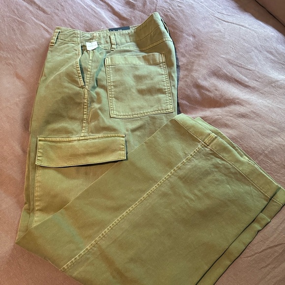 Gap Loose Khaki Cargo NWT - Picture 3 of 5